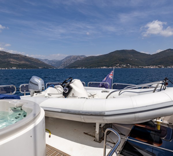 New Horizon EP115 motor yacht TANGO 5 launched — Yacht Charter